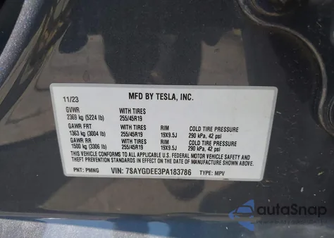 2023 Tesla Model Y Awd/Long Range Dual Motor All-Wheel Drive z USA, uszkodzony, nr VIN 7SAYGDEE3PA183786